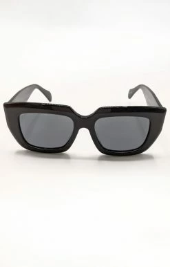 Billini/Banbe - B-1016-The Irina - 61821 BANBE - The Irina Sunglasses - Black/Smoke
