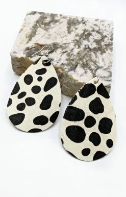 YFW - 73964 - 71422 Convince Me Earrings - White/Black Accessories