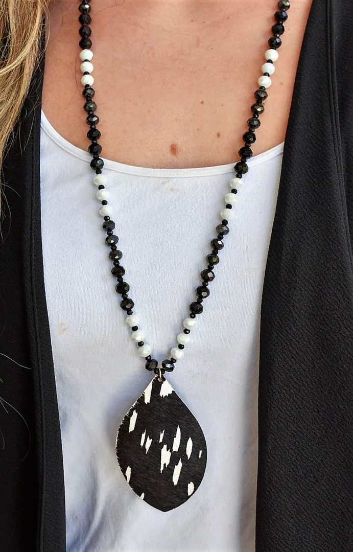 YFW - 72729-32 - 71422 Everlasting Bliss Necklace - Black Accessories 2 YFW - 72729-32 - 71422 Everlasting Bliss Necklace - Black Accessories