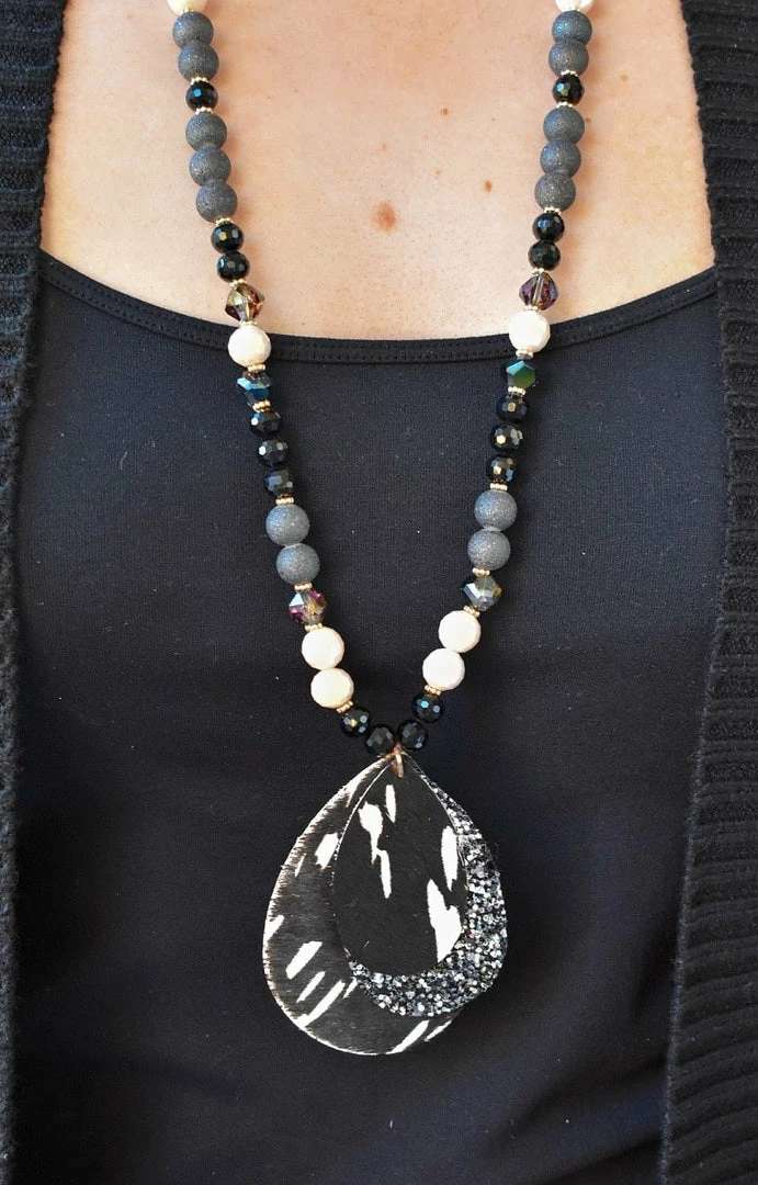 Your Fashion Wholesale - 72676 - 112021 Do You A Favor Pendant Necklace - Black 2 Your Fashion Wholesale - 72676 - 112021 Do You A Favor Pendant Necklace - Black