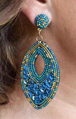 36E11146GLTEA - 71922 Wrapped In Smiles Earrings - Teal