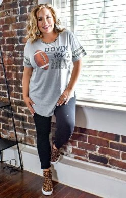Southern Grace - 6251E - 9420 Down Set Hut Graphic Tee - Gray