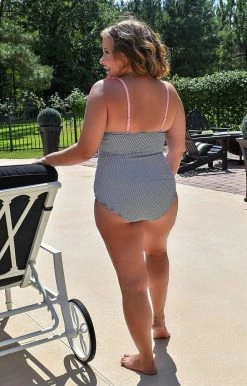 Queen - 171135 - 6322 Poolside Escape One Piece Swimsuit - Coral