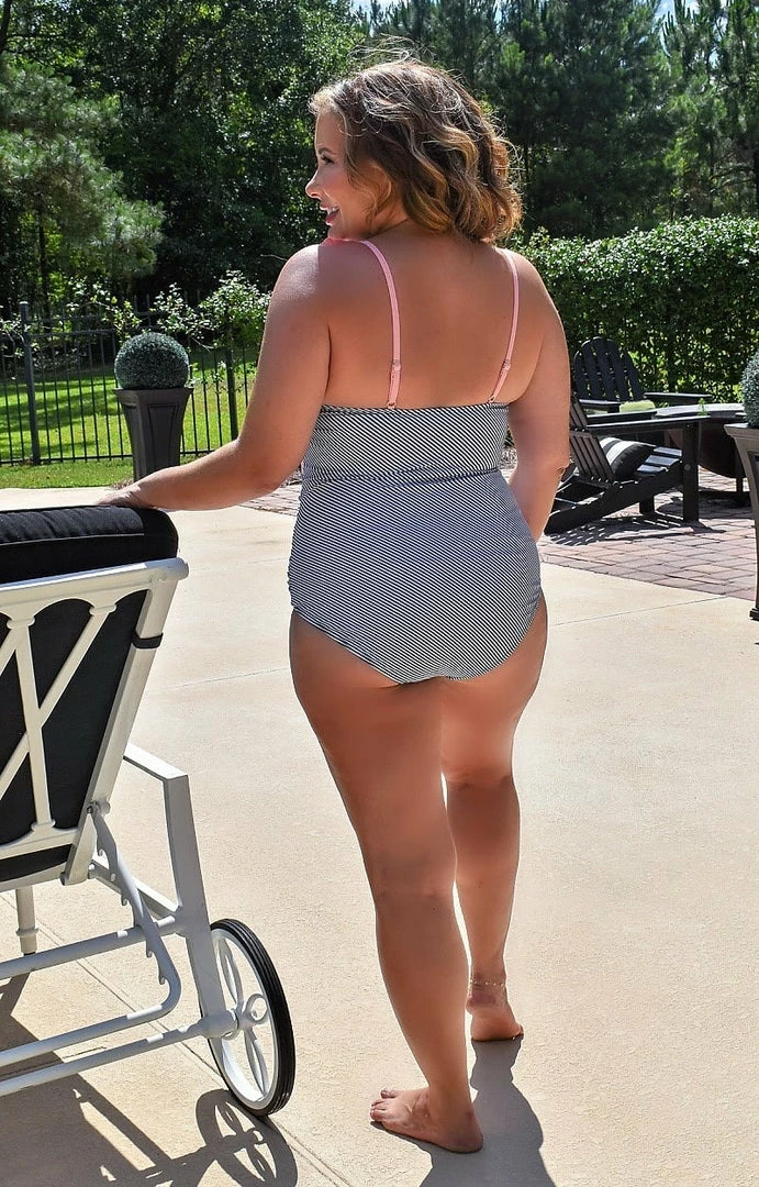 Queen - 171135 - 6322 Poolside Escape One Piece Swimsuit - Coral 2 Queen - 171135 - 6322 Poolside Escape One Piece Swimsuit - Coral