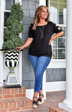 Heimish - BL-ST1687S - 32722 A Cut Above The Rest Top - Black