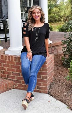 Heimish - BL-ST1687S - 32722 A Cut Above The Rest Top - Black