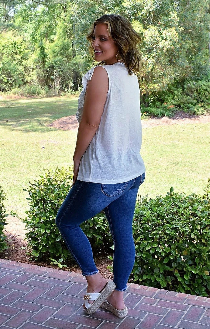 Heimish - BL-WT1083L - 41722 Weekend Friend Top - White 3 Heimish - BL-WT1083L - 41722 Weekend Friend Top - White